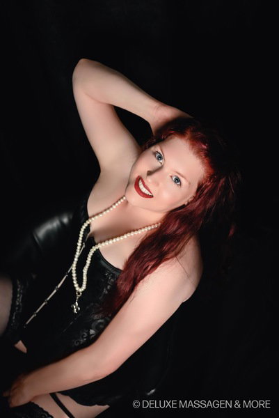 Amelie Bei Deluxe Massage More - photo