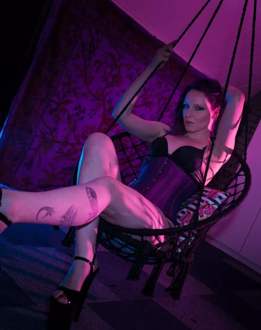 Spelen Met Macht Sensualiteit En Verlangen - foto 9