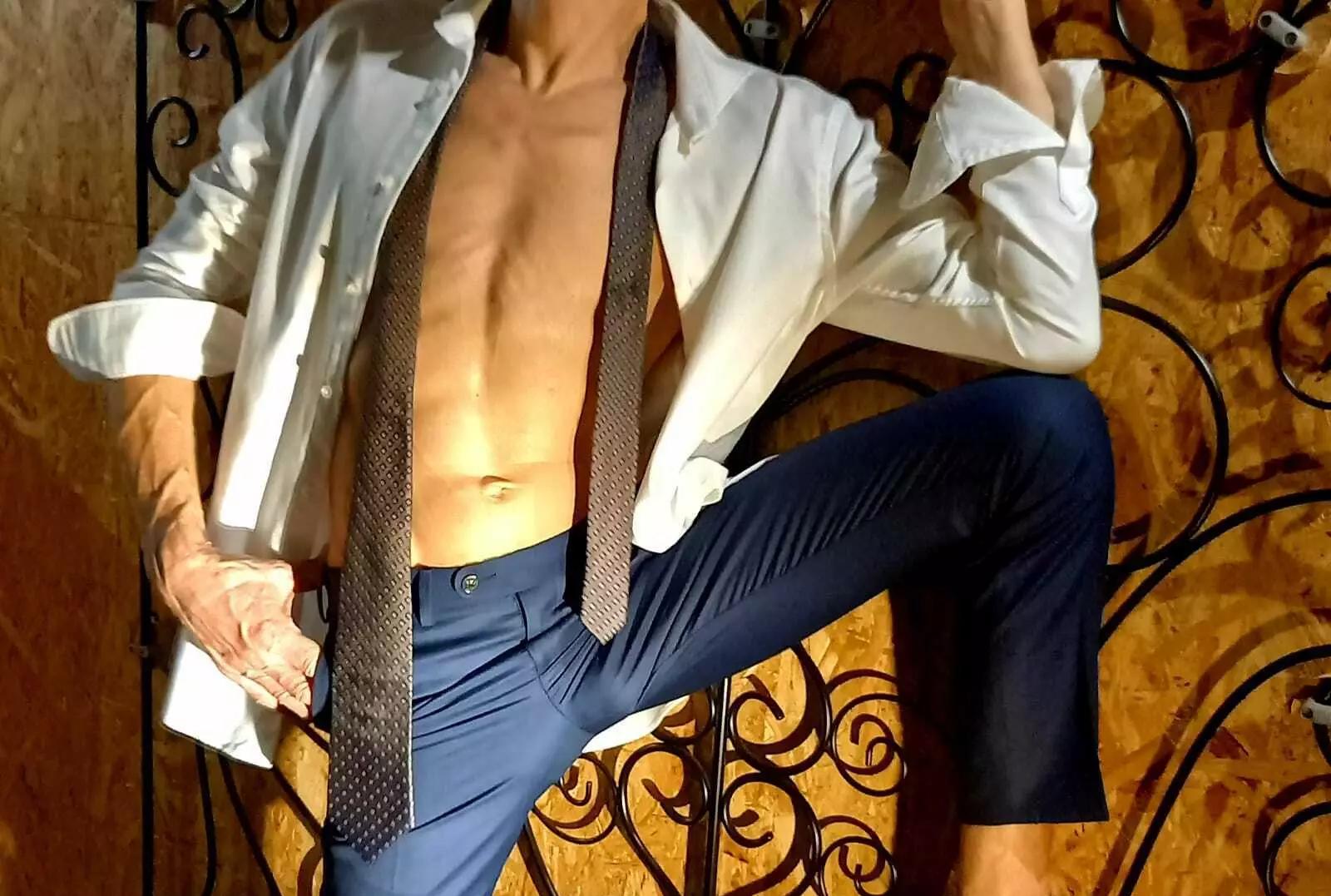 Gigolo Escort Ian May Voor Dames En Koppels - photo