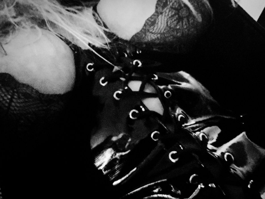 Mistress Royale - photo 7