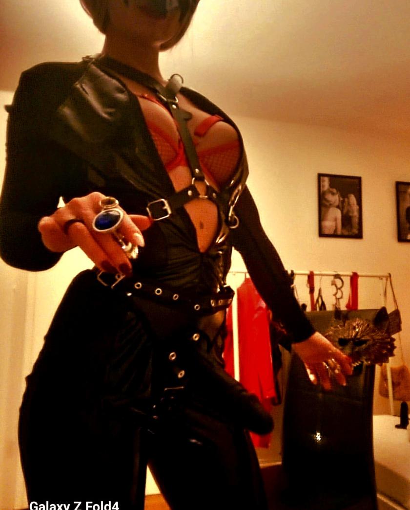 Mistress Lilyth - photo