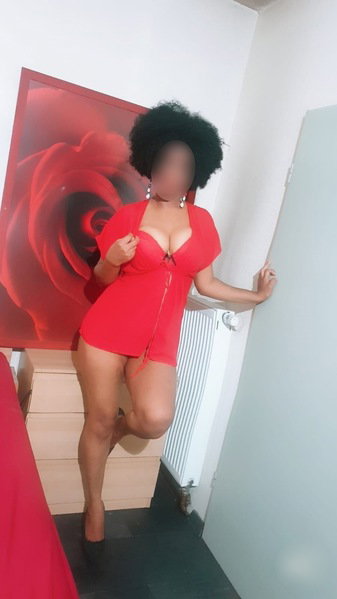 Neu Joa Latina Spezialistin - photo