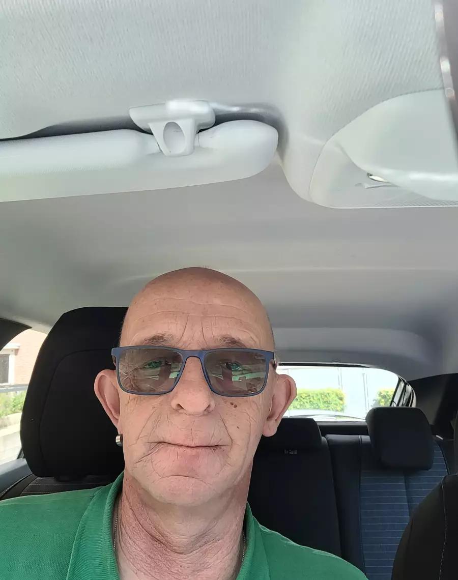 Deze High Quality Male Escorte - photo