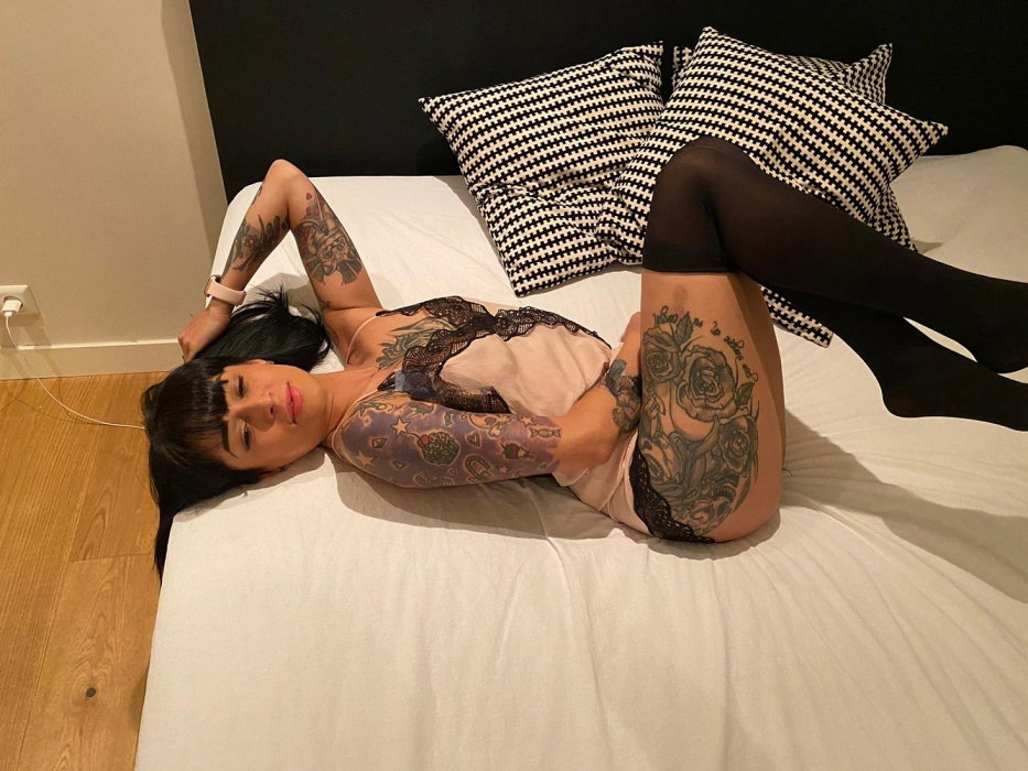 Kelly always horny - photo 4