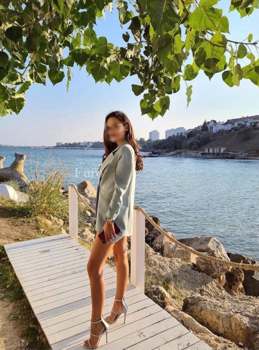 Stephanie - photo