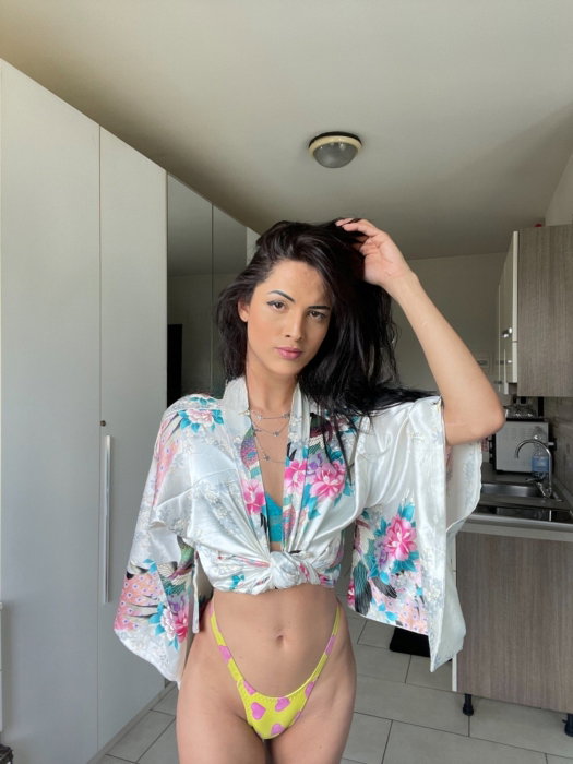 Lola Mia - photo