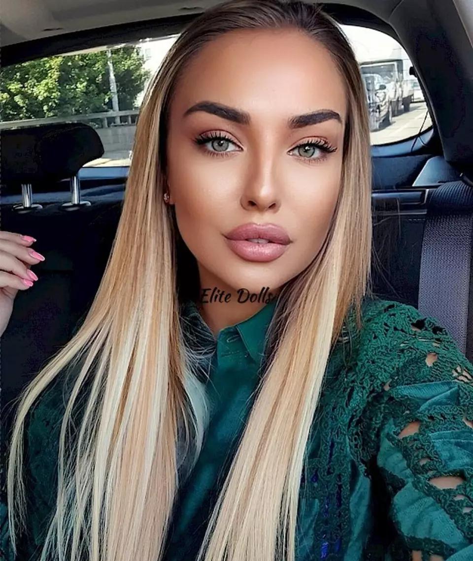 Alexia Curvy Blonde - photo