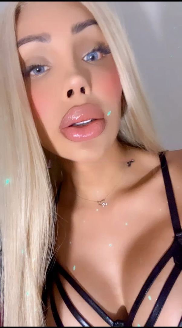 Mia K - photo 4