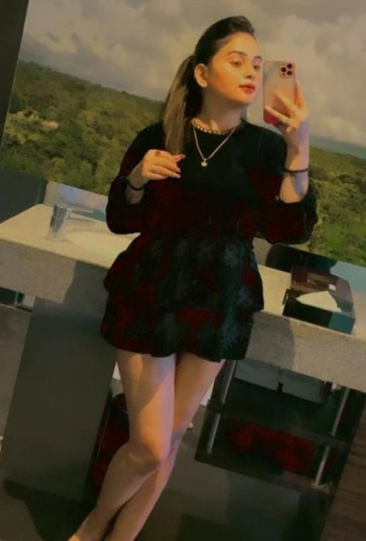 Roma Malhotra - foto 4