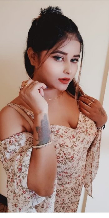 Roma Malhotra - foto 2