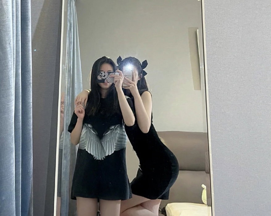 Yoona & Kim "duo with girl" - photo