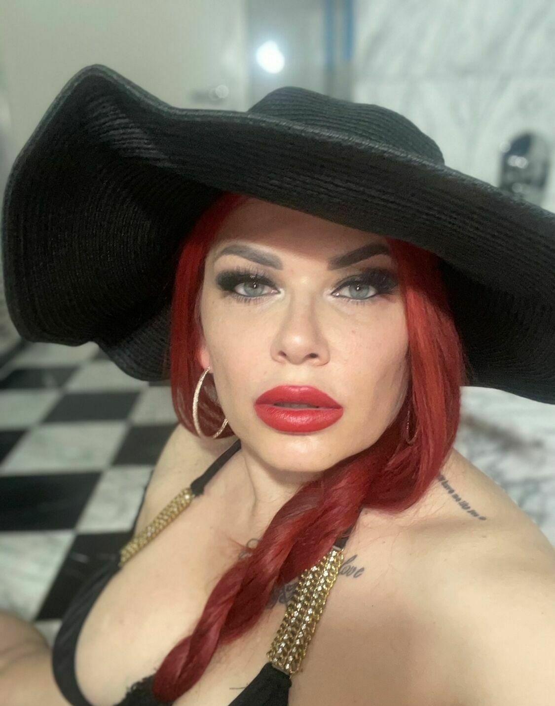 Domina Nora - foto