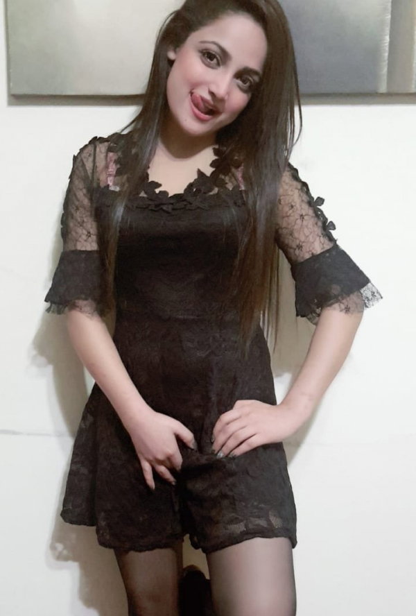 Riya Kapoor - foto 2