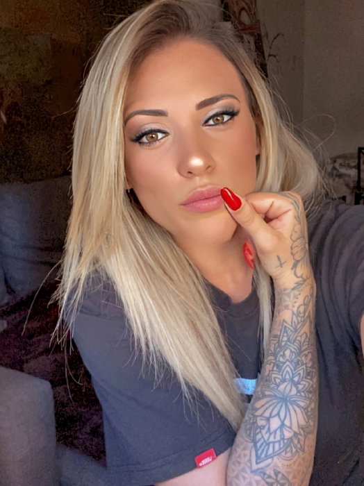 Mikaela - photo 2