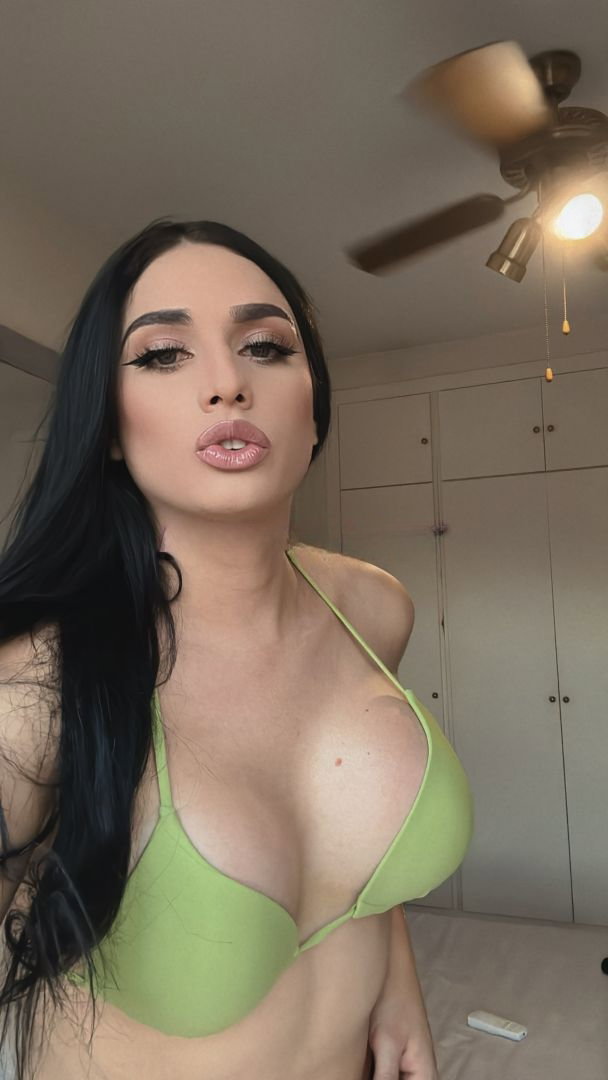 Vanessa Nakary - photo 8