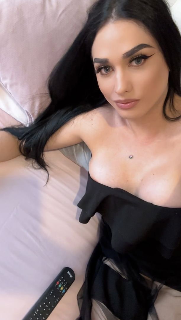 Vanessa Nakary - photo 11