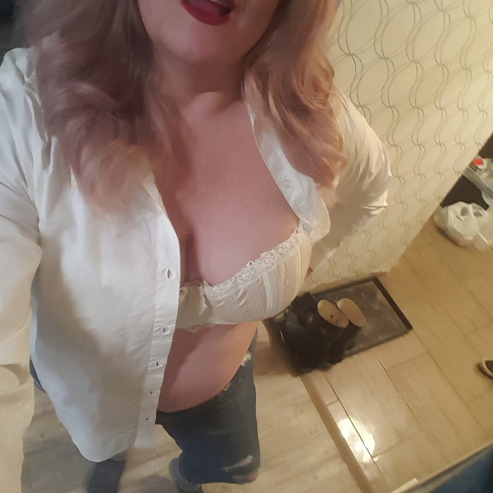 Annalise Lane - photo