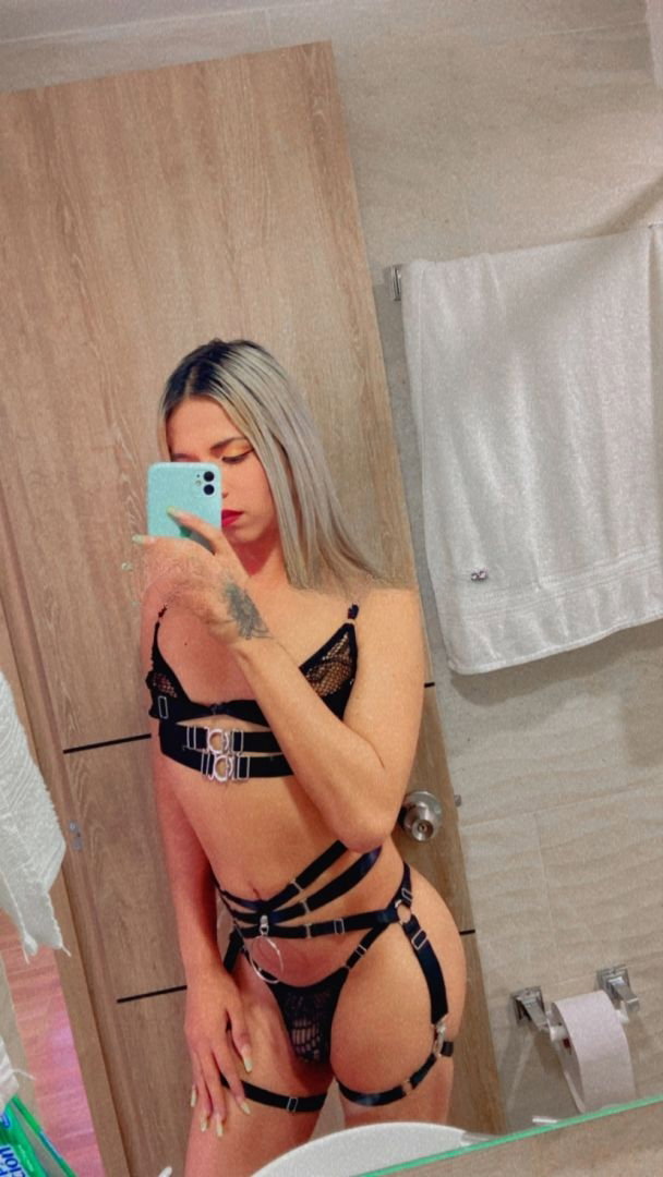Pamela Oficial - foto