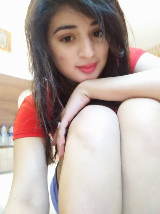 Eman Khan - photo 2