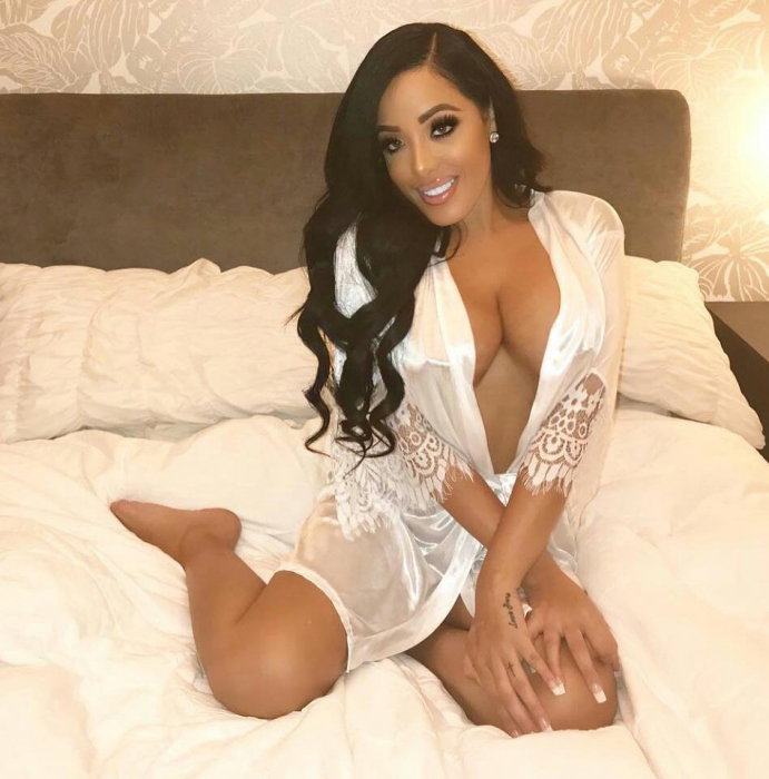 Busty Nikolina - photo