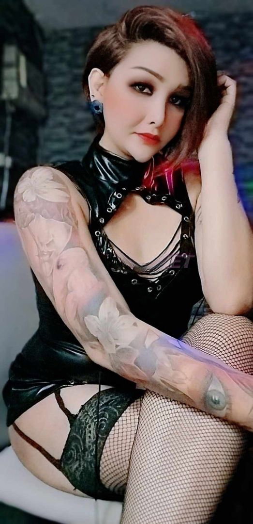 Trans dominantmistress - photo 4