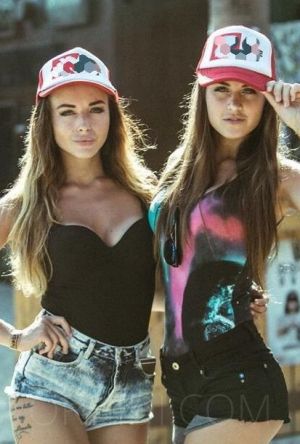 Twink Diahann Duo With Girl - foto